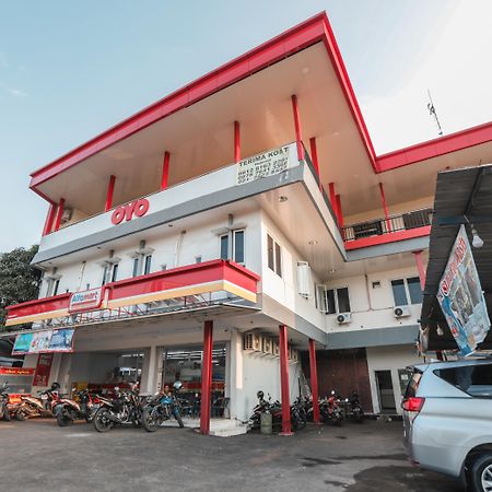 Oyo 387 Alfa Guest House Tegal  Экстерьер фото