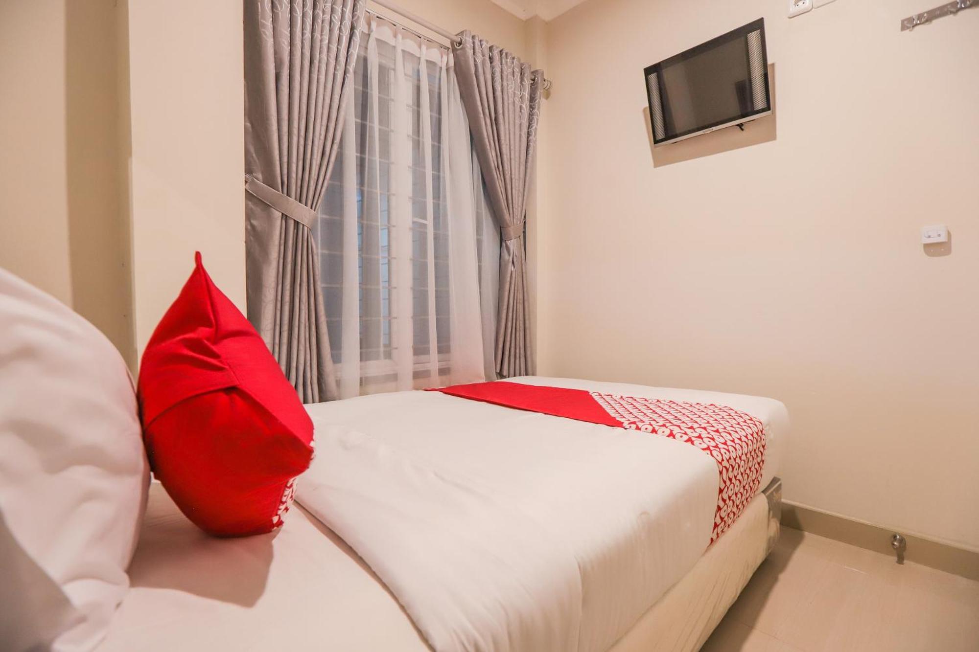 Oyo 387 Alfa Guest House Tegal  Экстерьер фото