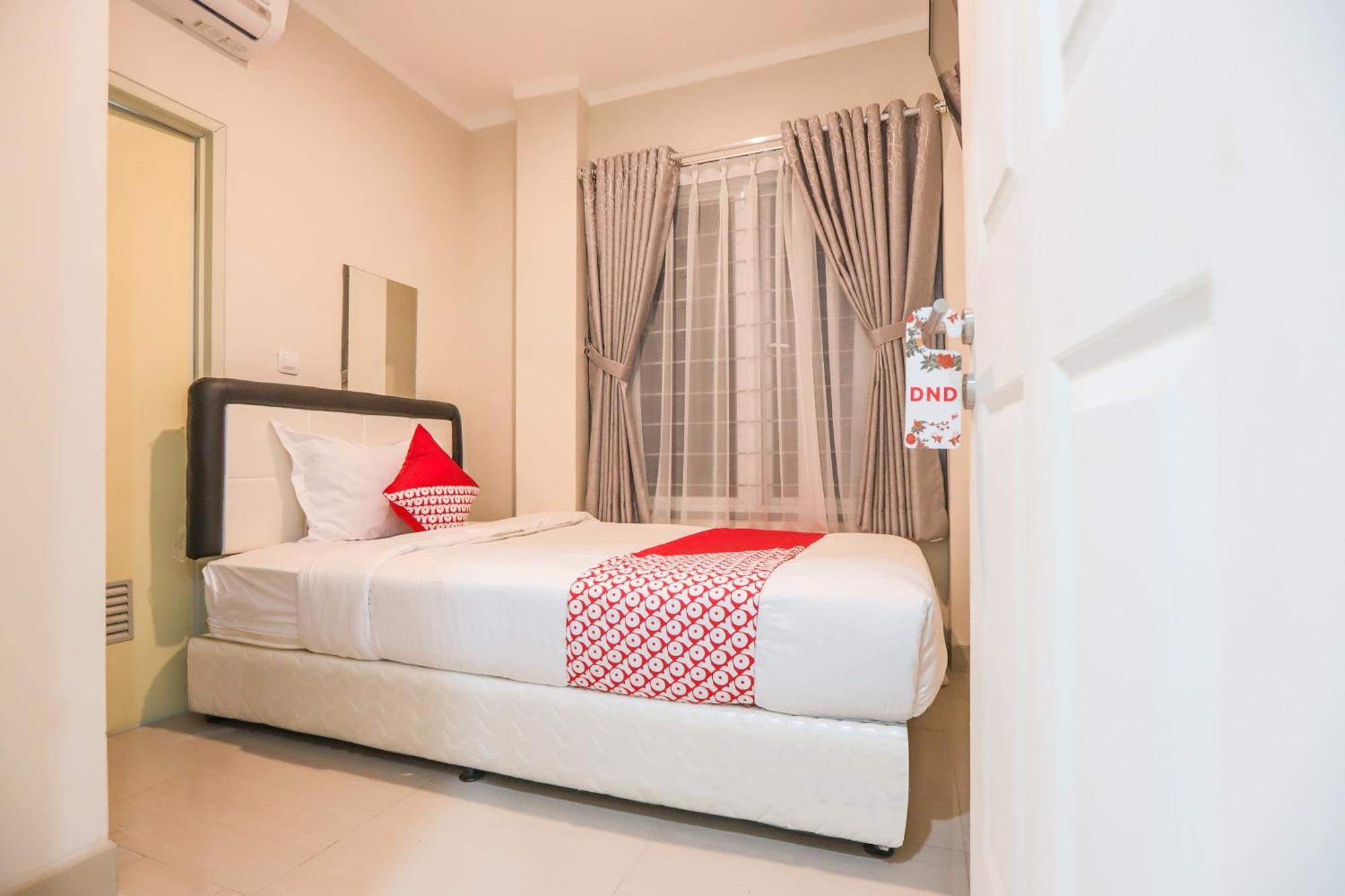 Oyo 387 Alfa Guest House Tegal  Экстерьер фото