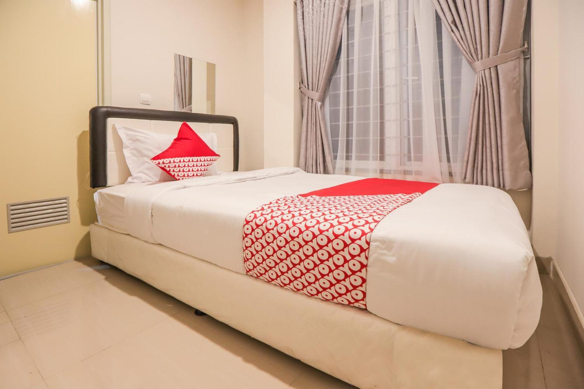 Oyo 387 Alfa Guest House Tegal  Экстерьер фото