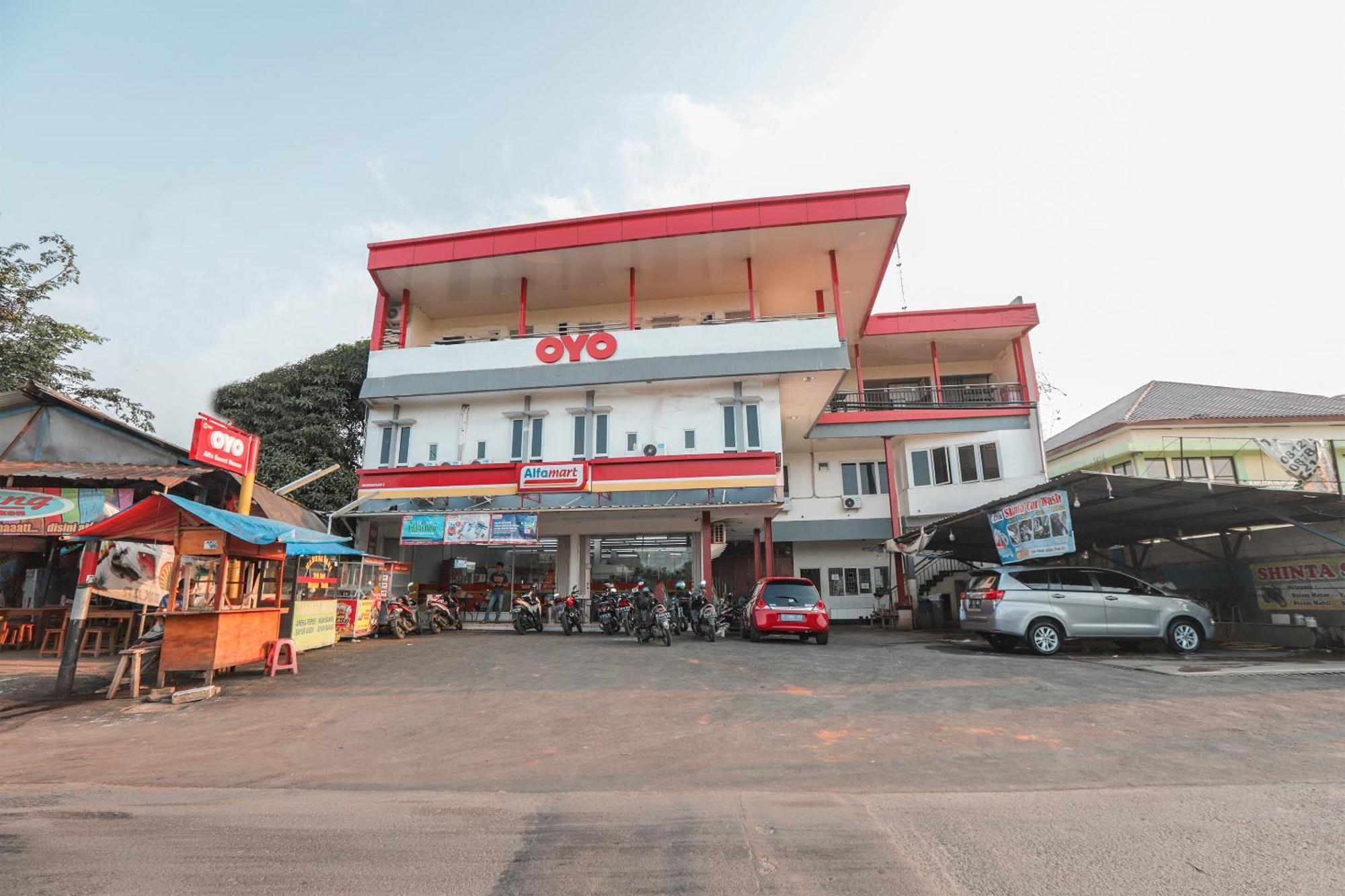 Oyo 387 Alfa Guest House Tegal  Экстерьер фото