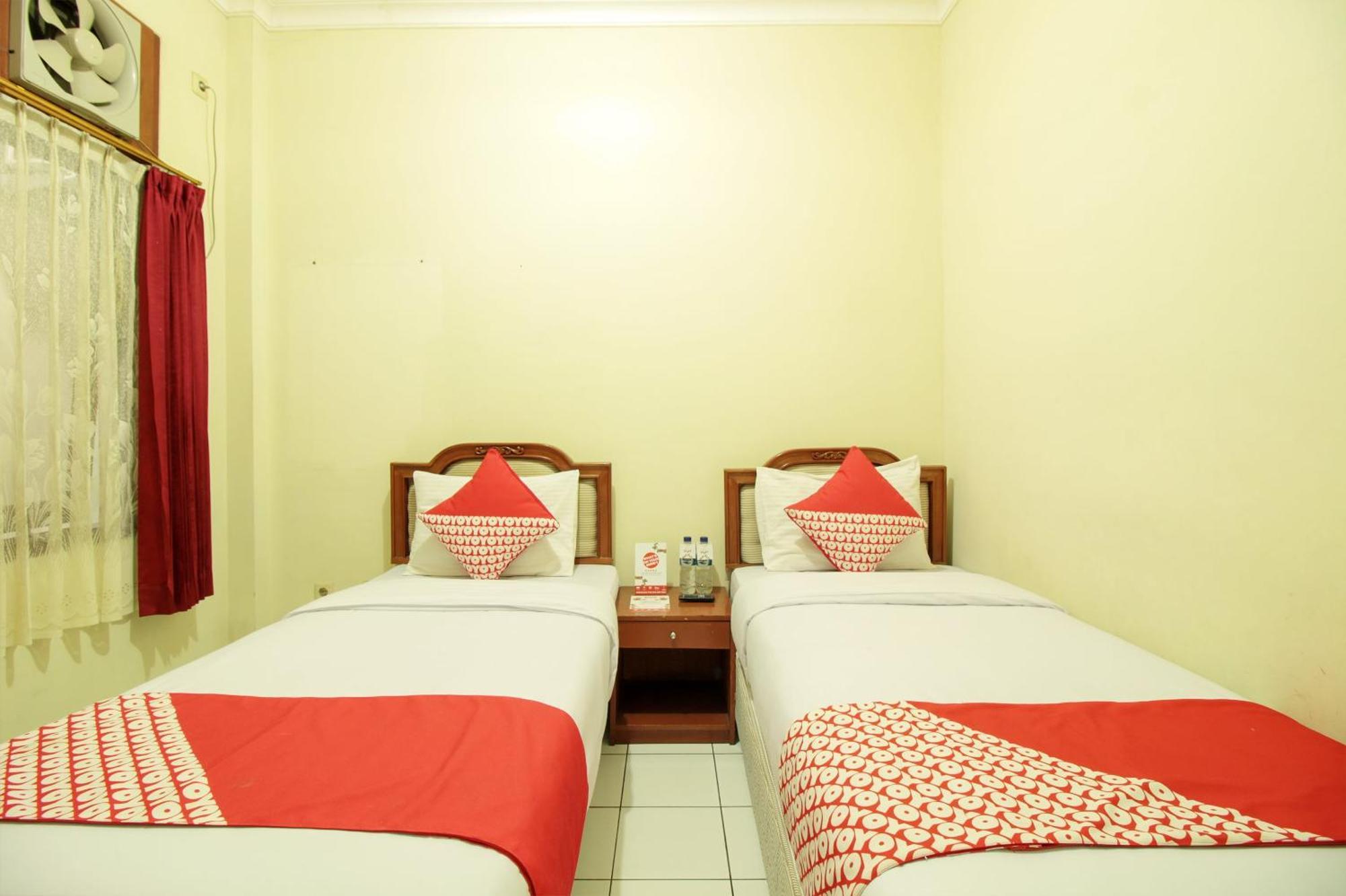 Oyo 387 Alfa Guest House Tegal  Экстерьер фото