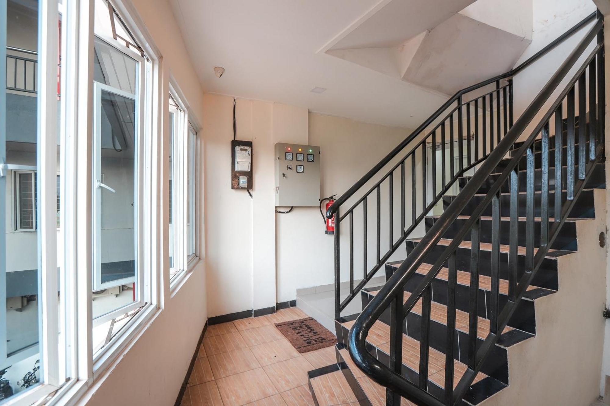 Oyo 387 Alfa Guest House Tegal  Экстерьер фото